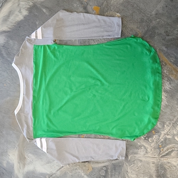 Ultra Flirt Drinks Well With Others. Shamrock Tee. Size Small - Picture 3 of 5